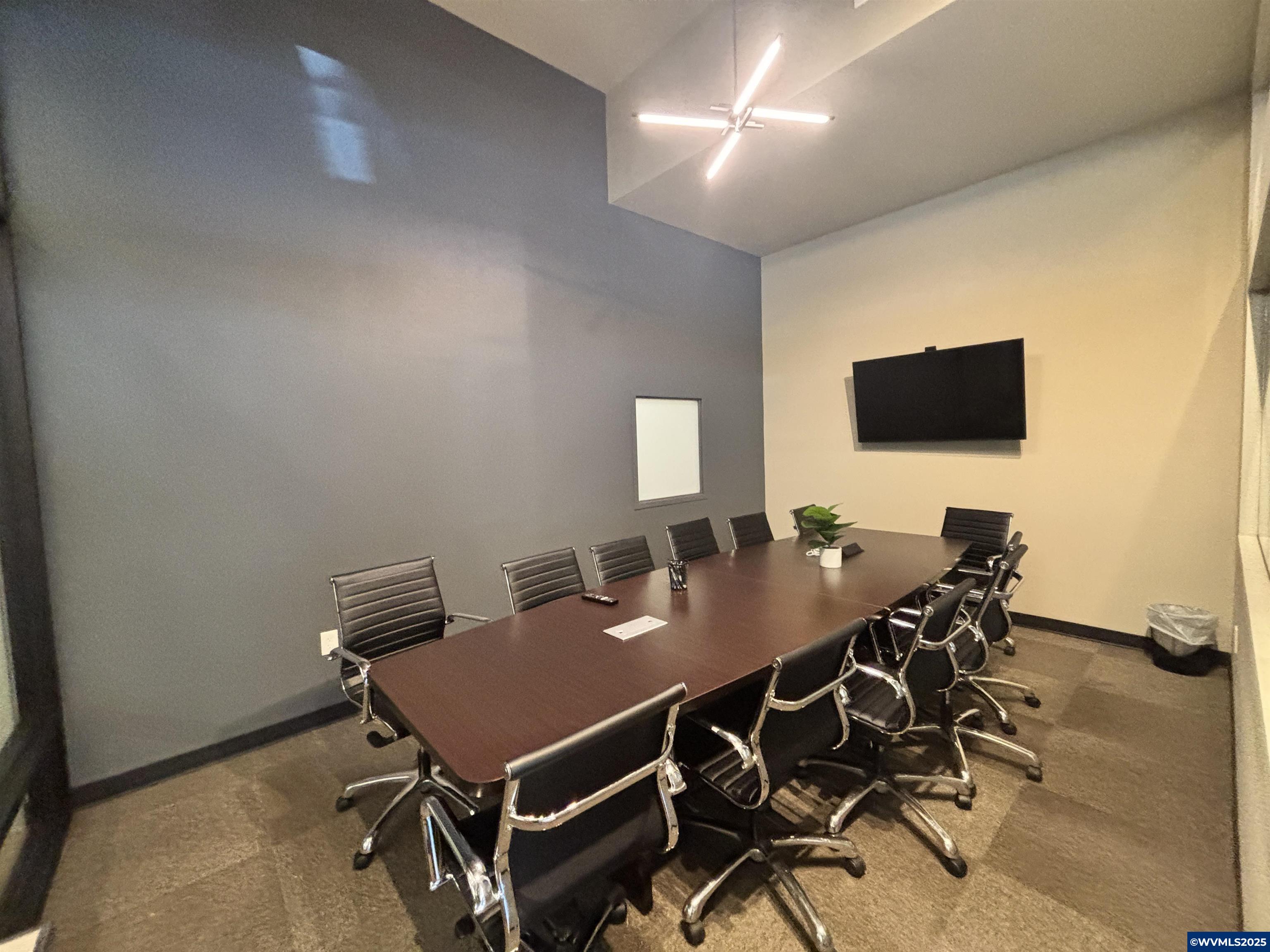 223 Commercial #102 St NE