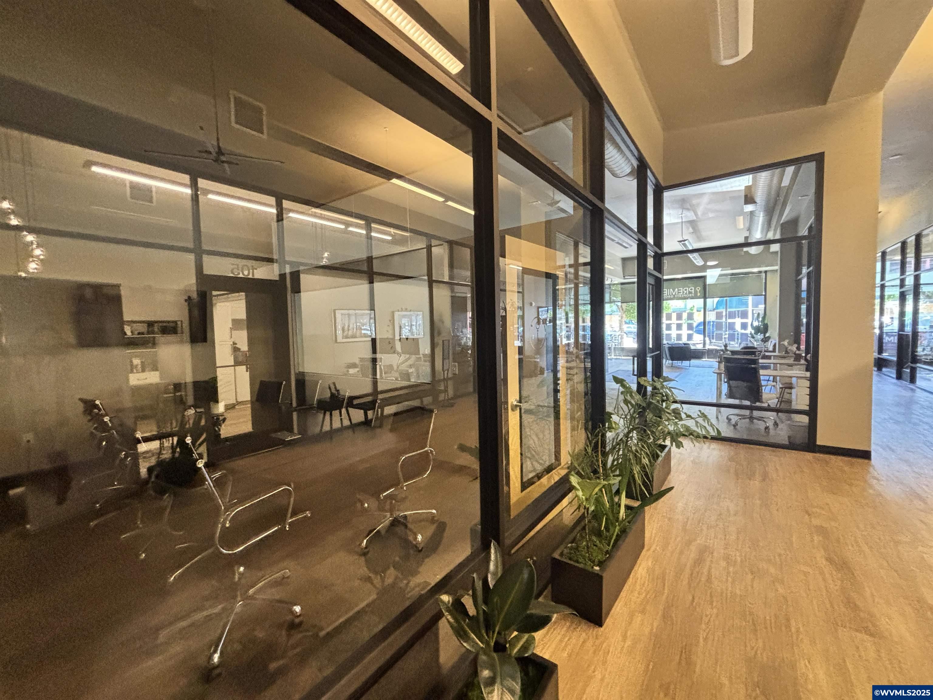 223 Commercial #102 St NE