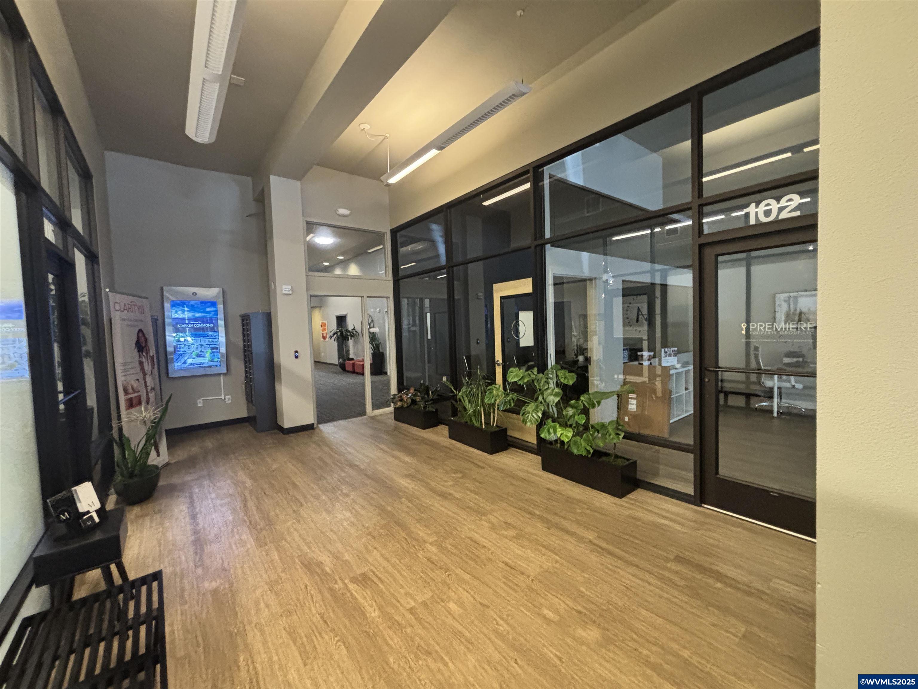 223 Commercial #102 St NE