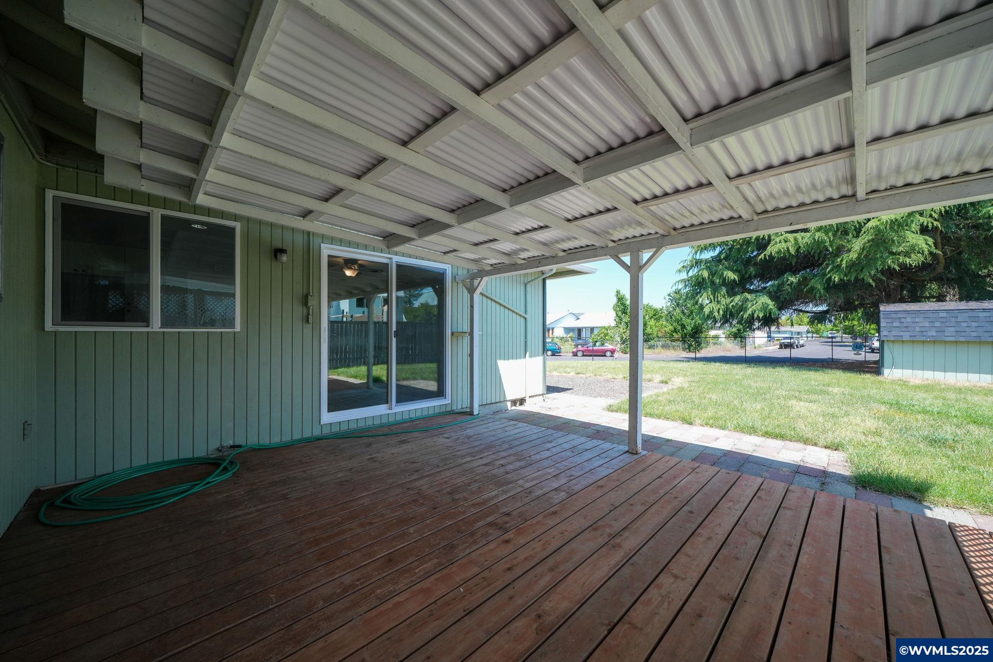 2005 SE Madison Av