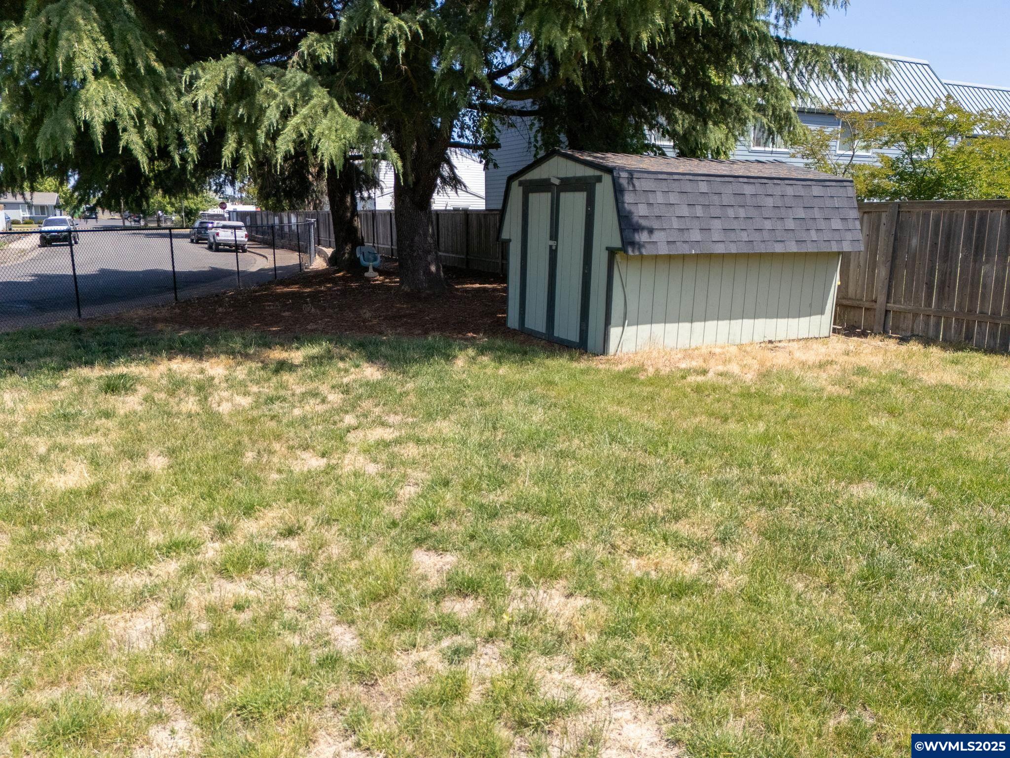 2005 SE Madison Av