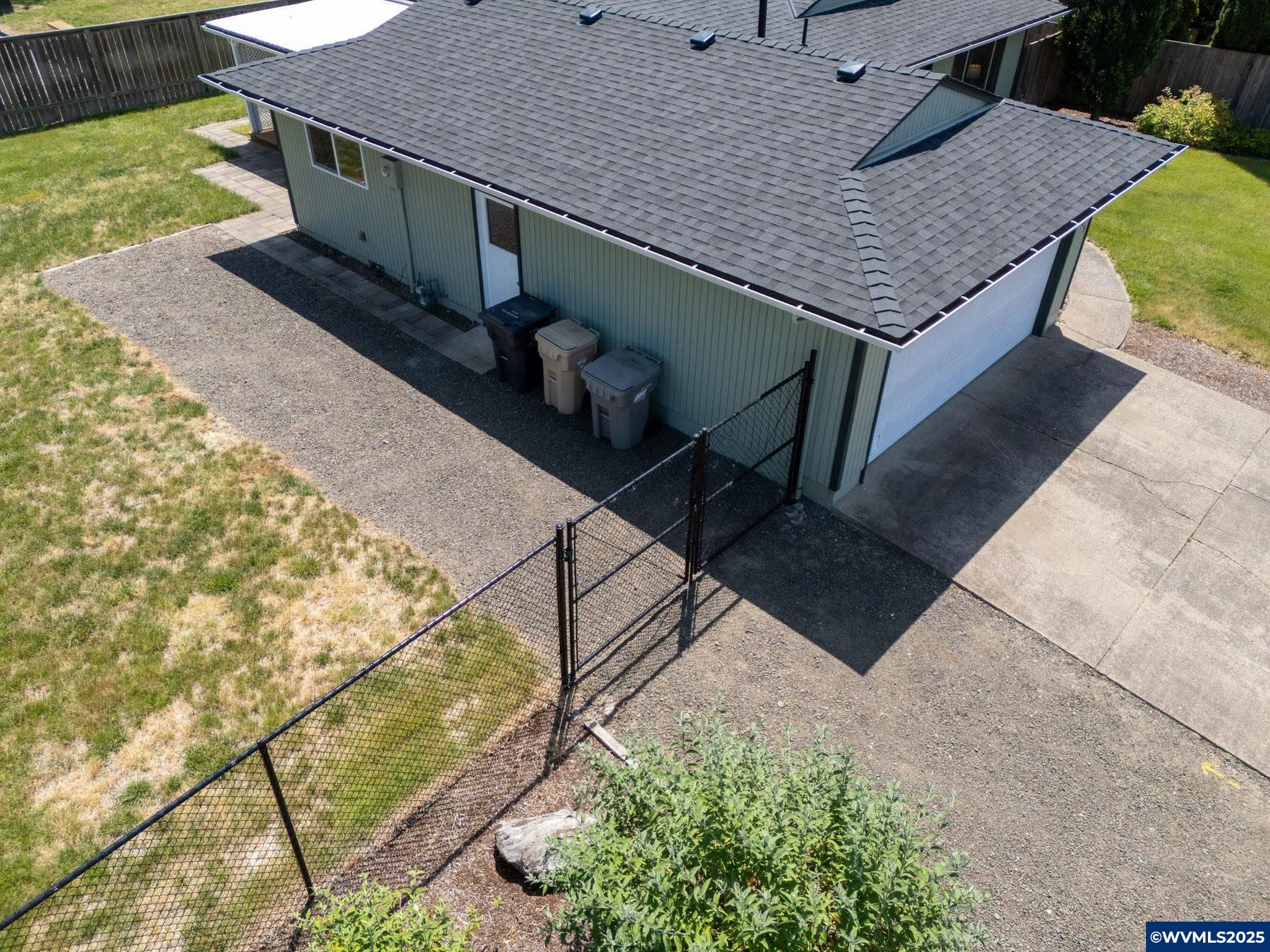 2005 SE Madison Av