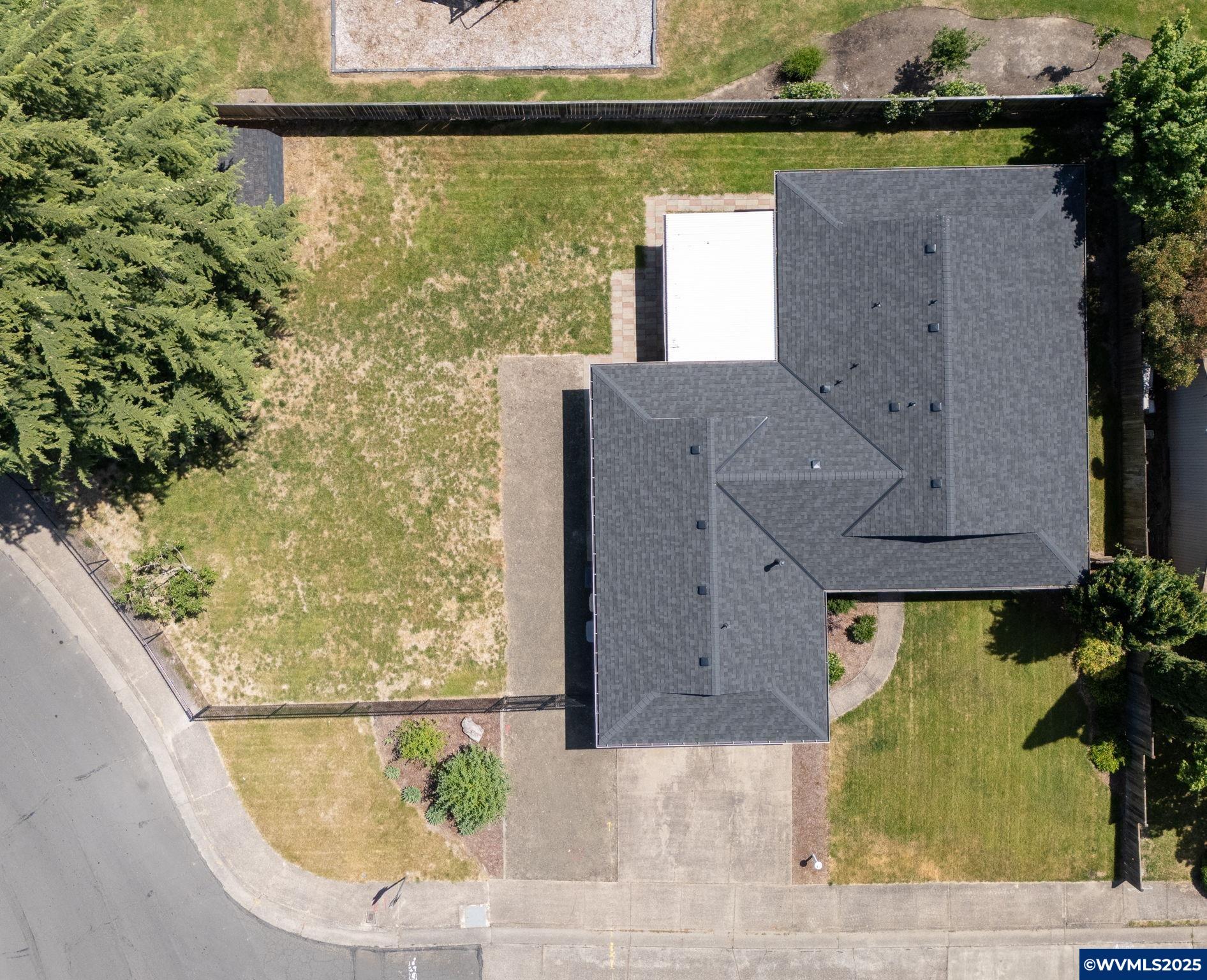 2005 SE Madison Av