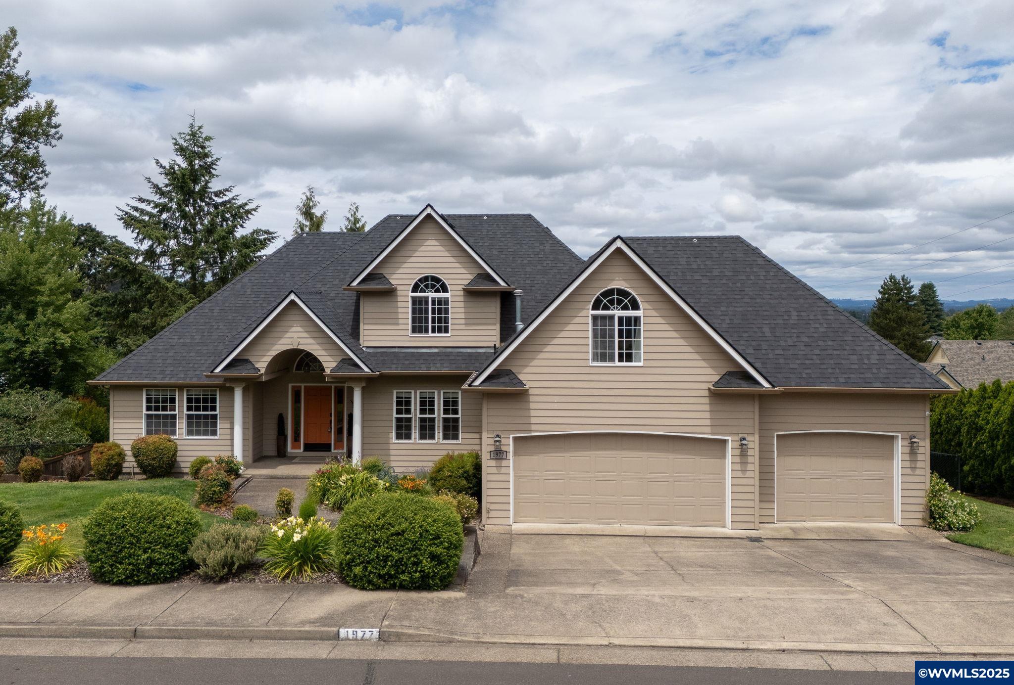 1977 Penrose Av NW