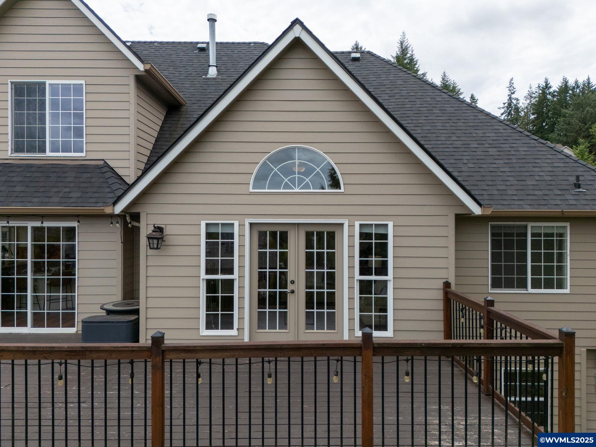 1977 Penrose Av NW