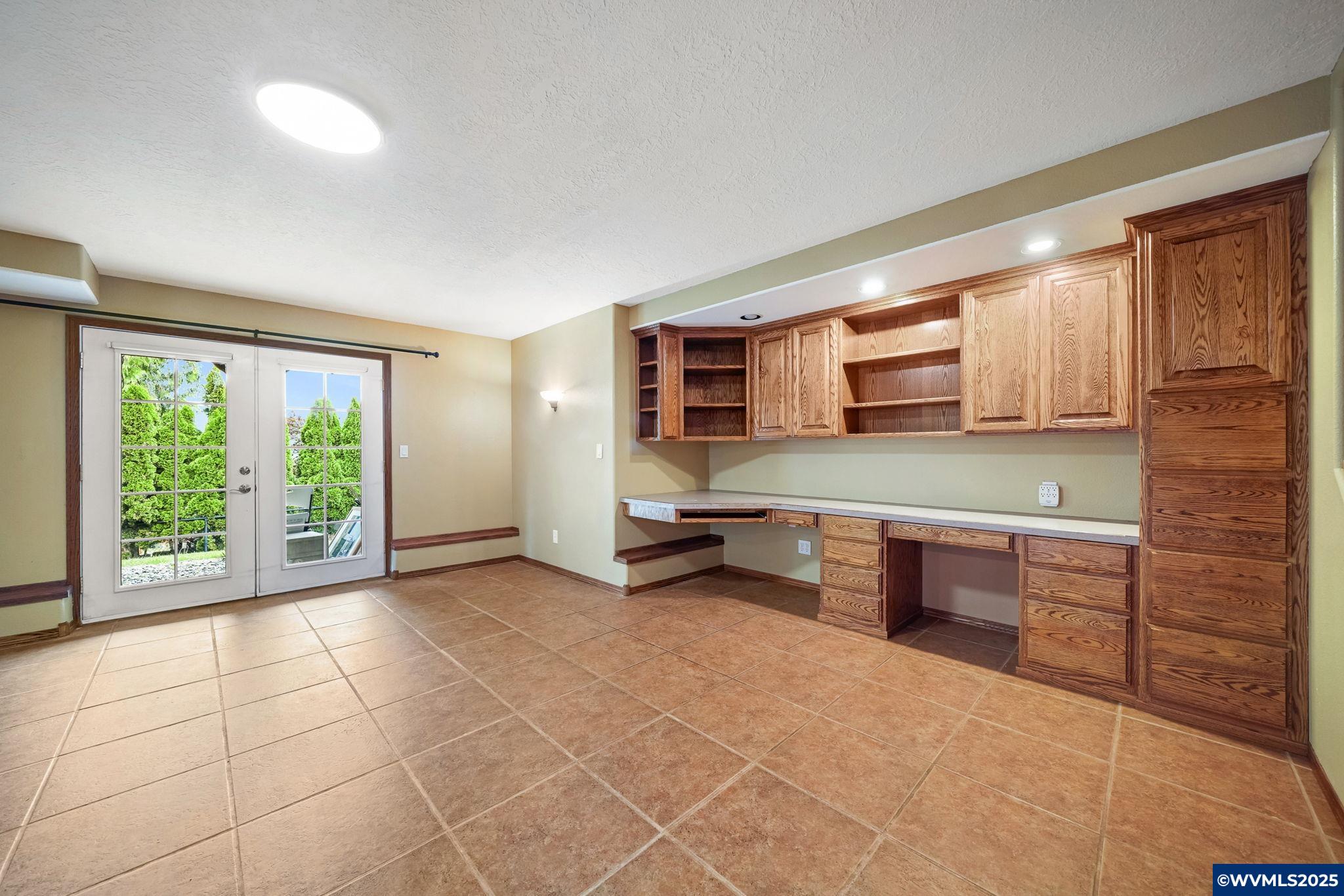 1977 Penrose Av NW