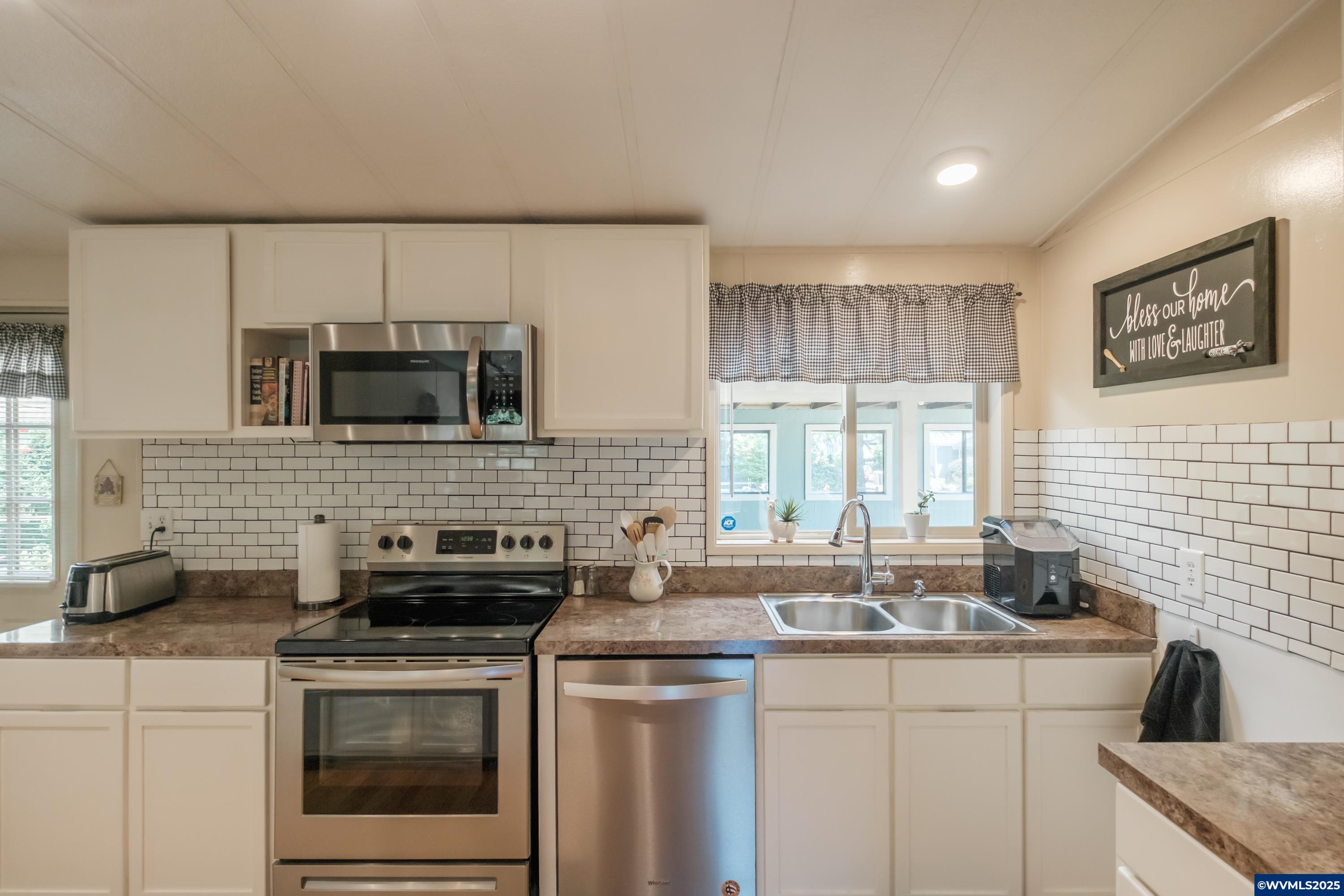 3800 Mountain View Dr SE