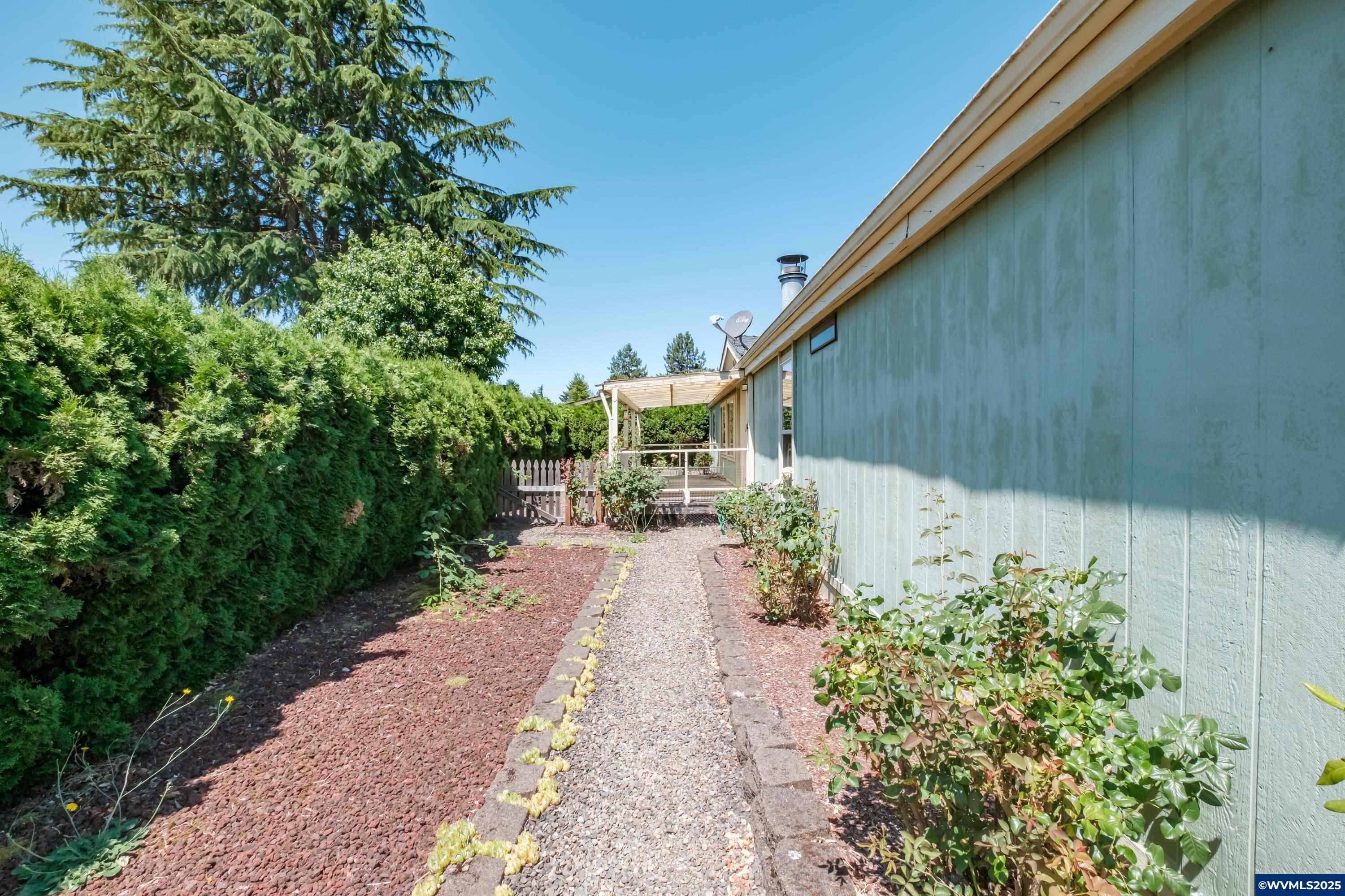 3800 Mountain View Dr SE
