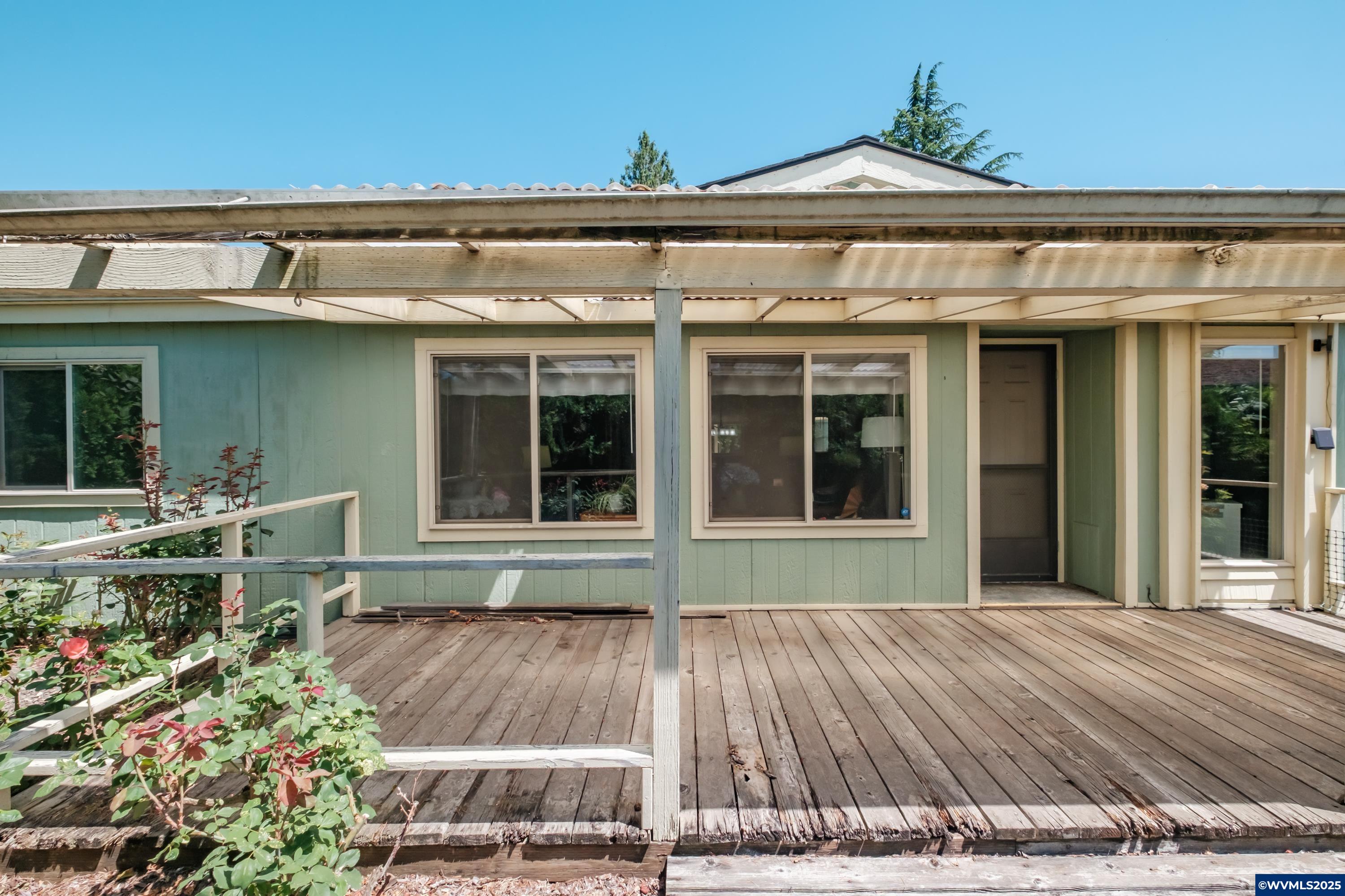 3800 Mountain View Dr SE