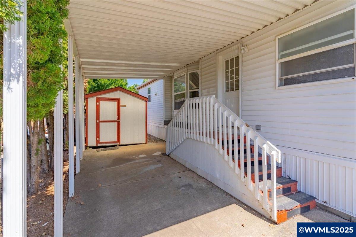 2000 SE Robbins Ln