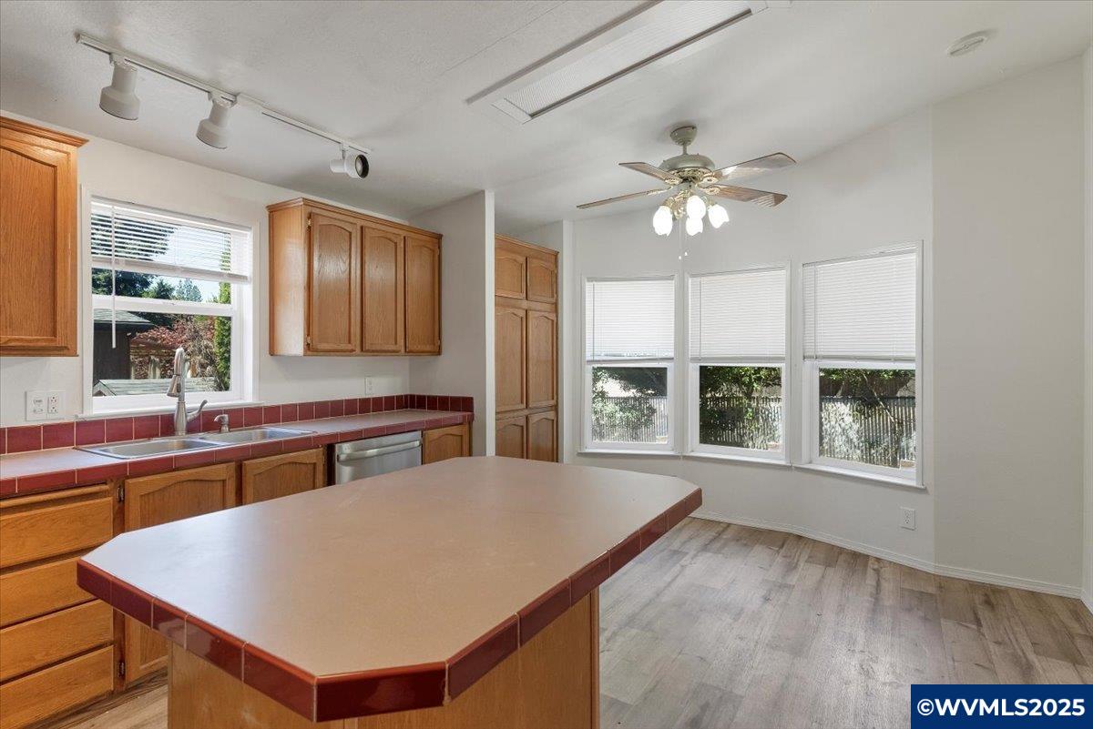 2000 SE Robbins Ln