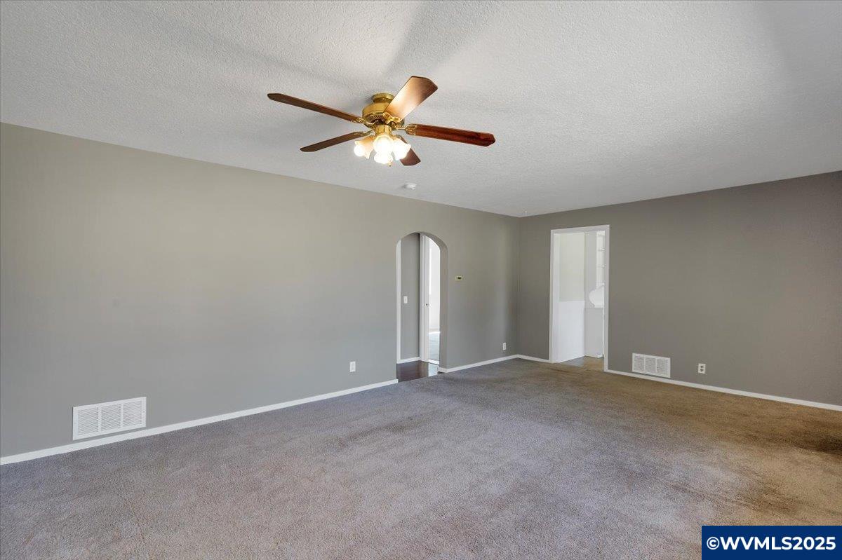 13203 Gaffney Ln