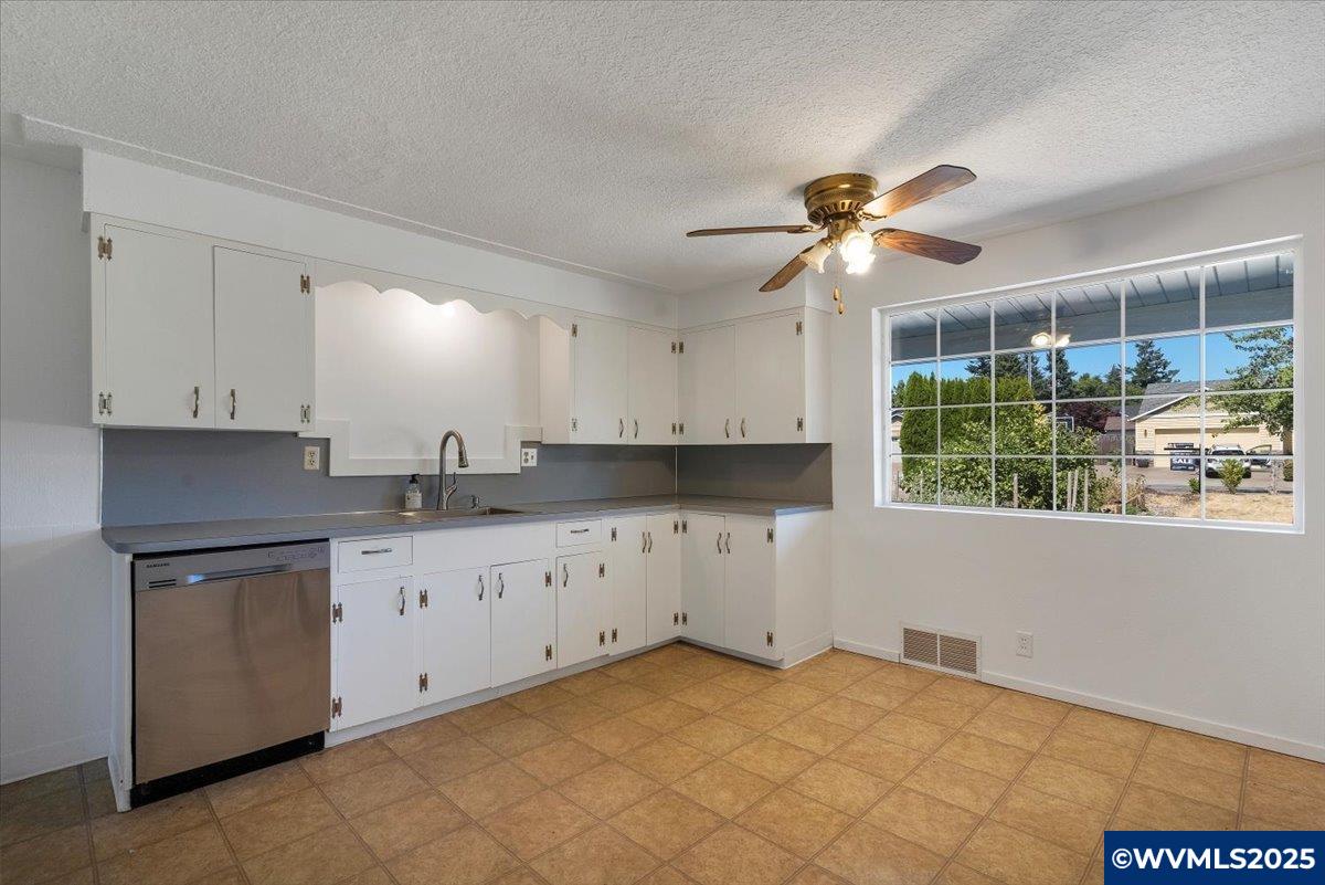 13203 Gaffney Ln