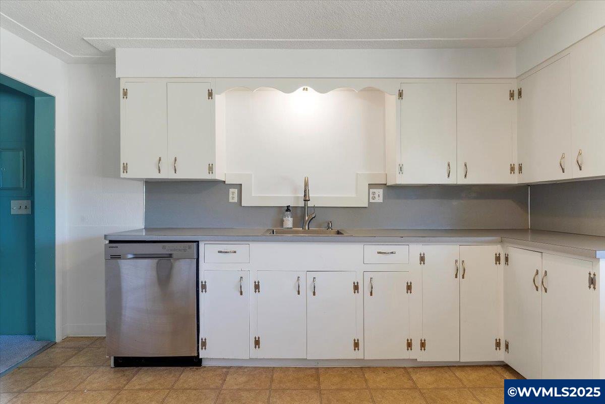 13203 Gaffney Ln
