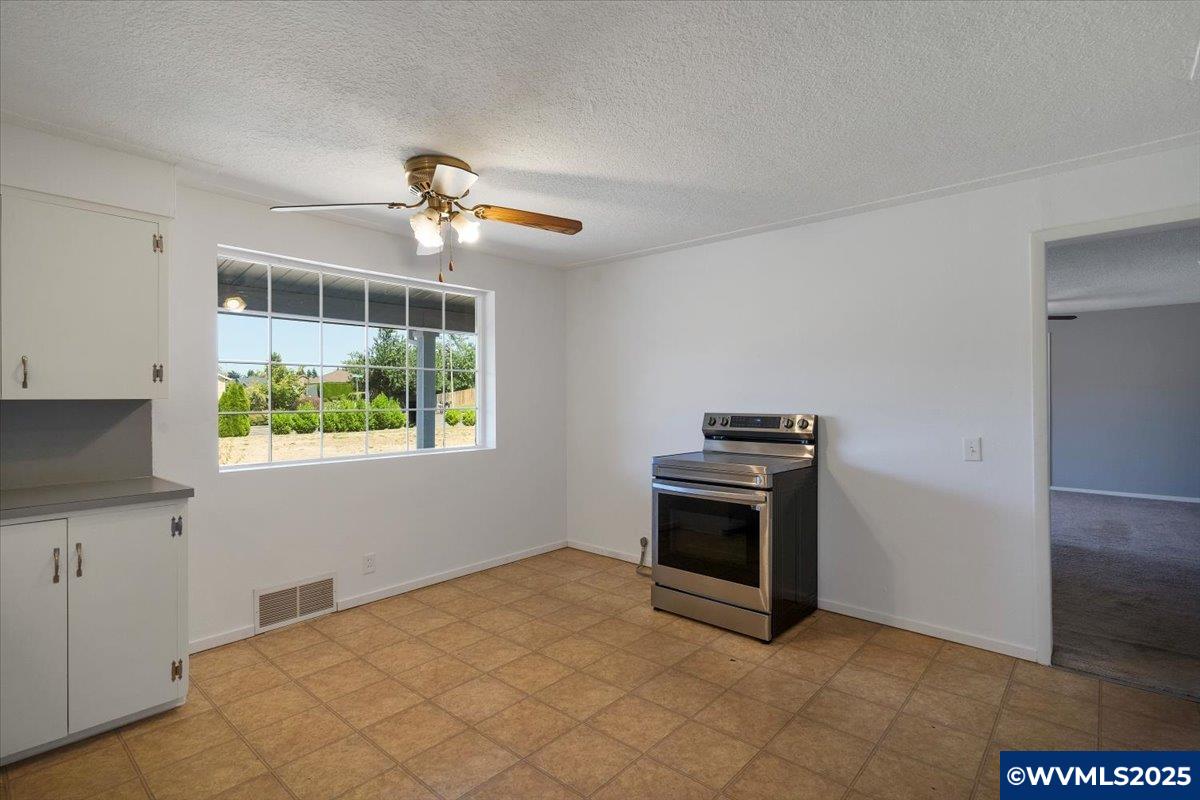 13203 Gaffney Ln
