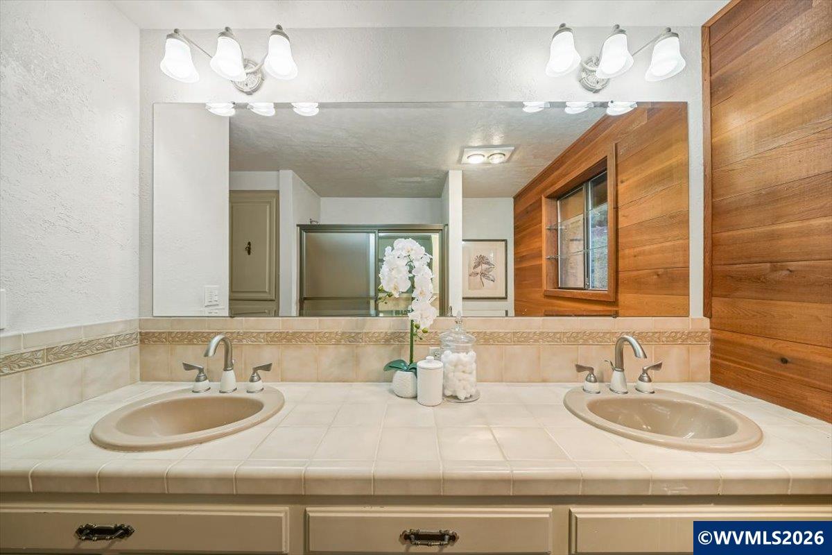 5000 NW Crescent Valley Dr